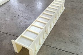 標(biāo)志樁、立柱 三孔立柱塑料模具109x14x14